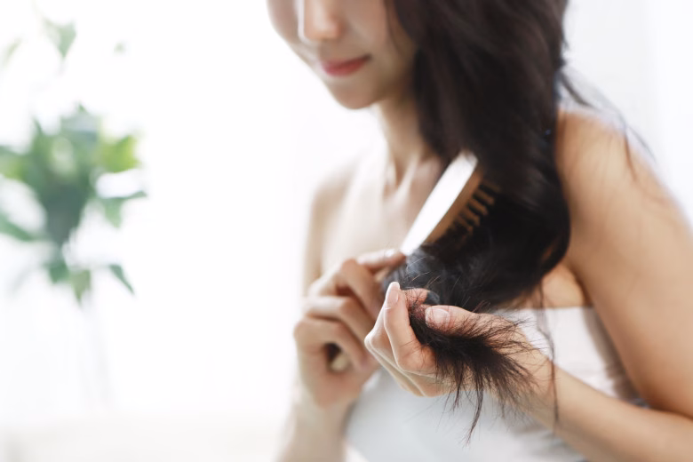 Áp dụng đúng nguyên tắc chải tóc không chỉ làm đẹp mà còn bảo vệ sức khỏe toàn diện cho da đầu.