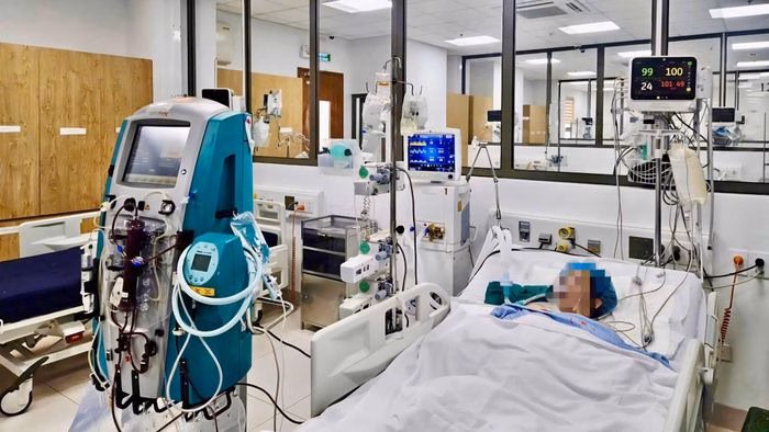 Bệnh nhân được theo dõi và điều trị tích cực dưới sự giám sát chặt chẽ của đội ngũ chuyên gia. Ảnh: BVCC