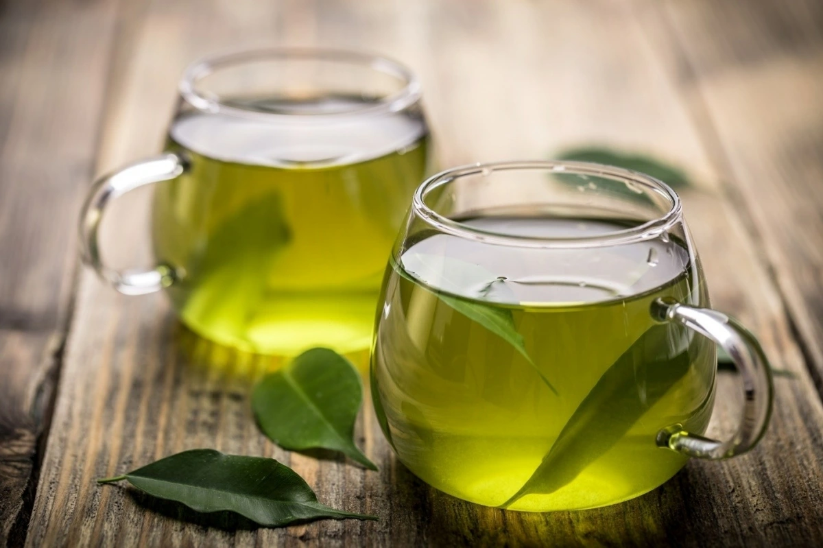 Hoạt chất EGCG trong trà xanh là "vũ khí" đắc lực trong việc thúc đẩy đốt cháy mỡ thừa tự nhiên.