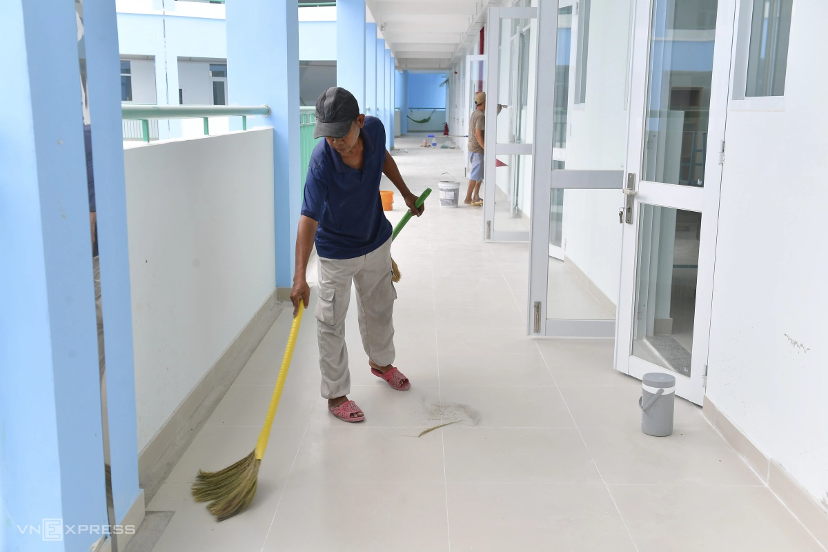 Hội trường được bài trí gọn gàng, hiện đại