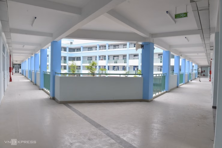 Kiến trúc khối nhà 3 tầng khang trang của trường